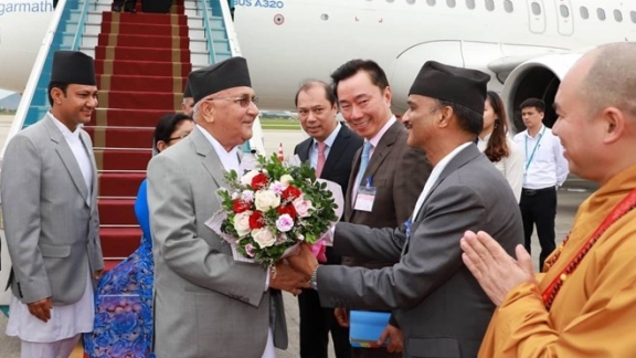 Nepali Prime Minister begins official visit to Vietnam