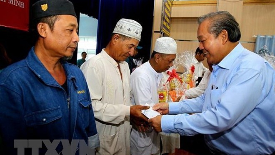 New Year gifts to Ho Chi Minh City and Tra Vinh residents