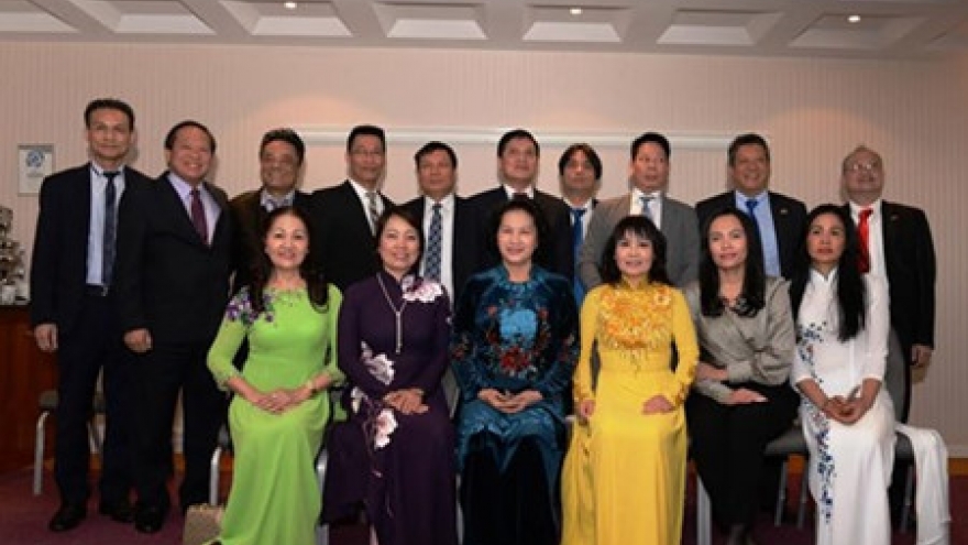 NA Chairwoman meets Vietnamese community in Europe