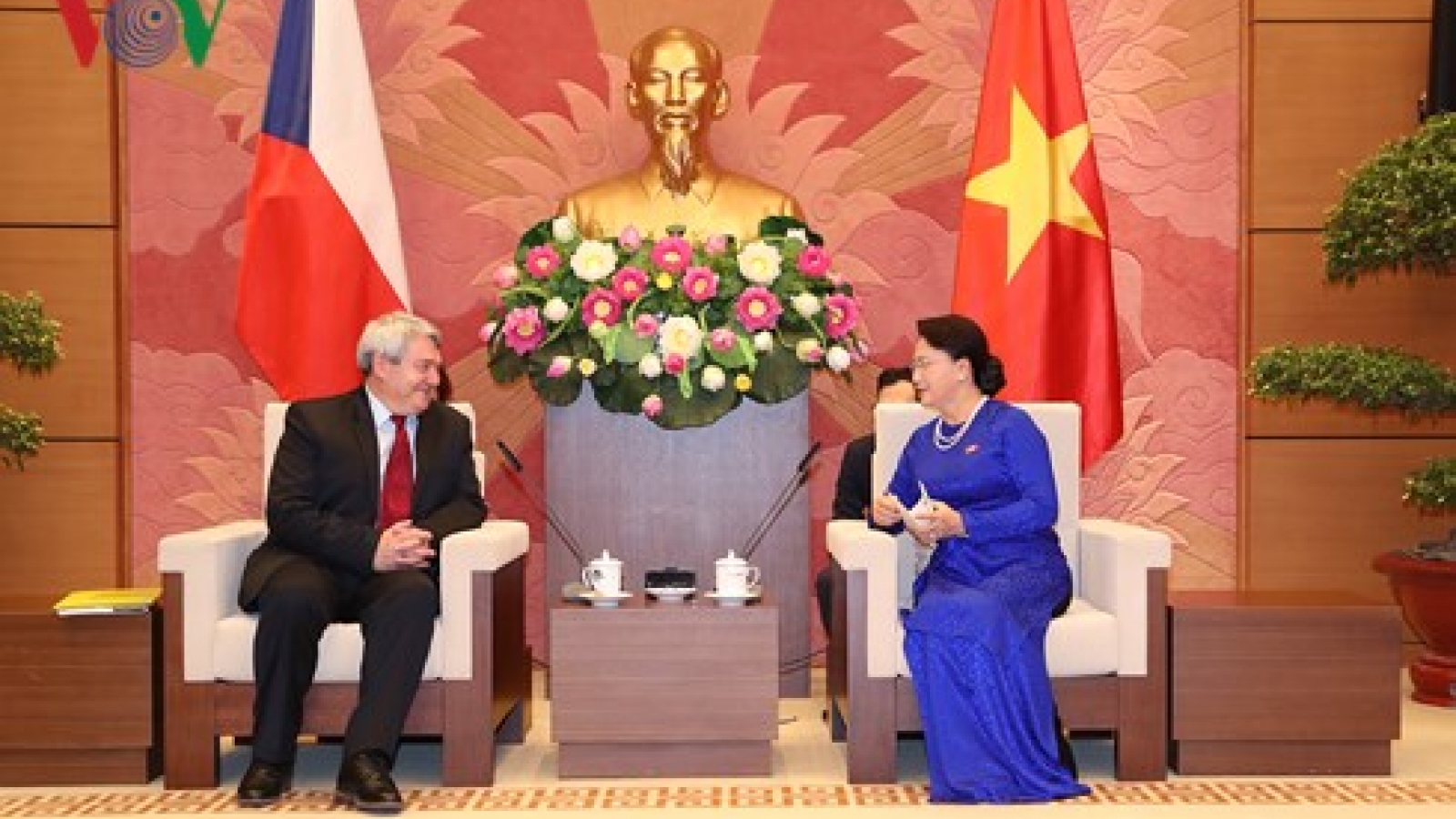 NA Chairwoman greets senior Czech legislator