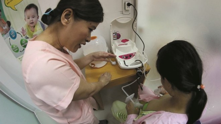 Doctors warn mothers of donated breast milk use