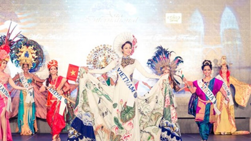 Kim Nguyen crowned Mrs Asia International