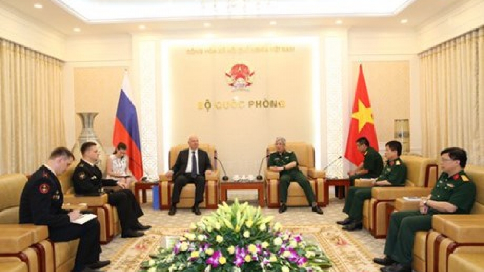 Vietnam tightens ties with Russia, Philippines