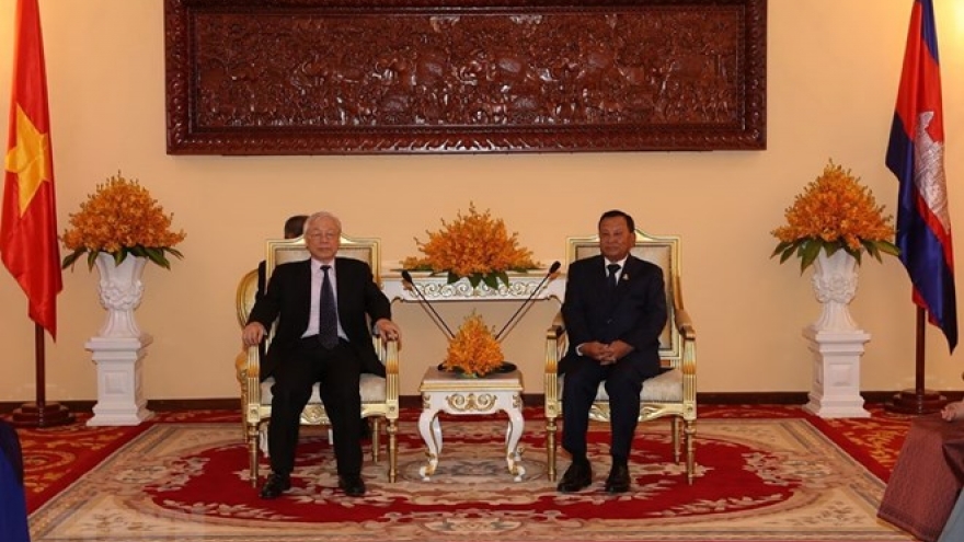 Top leader meets with Cambodia’s Senate, NA Presidents