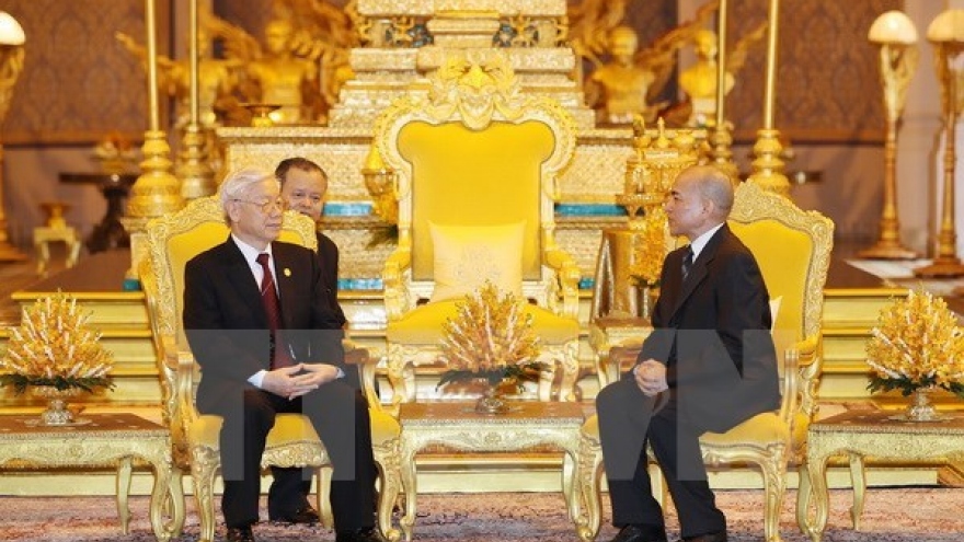 Party chief, Cambodian King hold talks in Phnom Penh