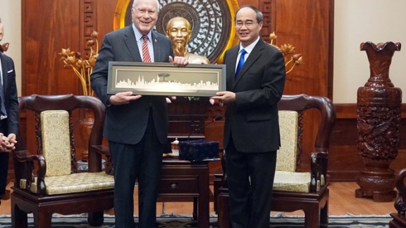 US Senate delegation welcomed in HCM City