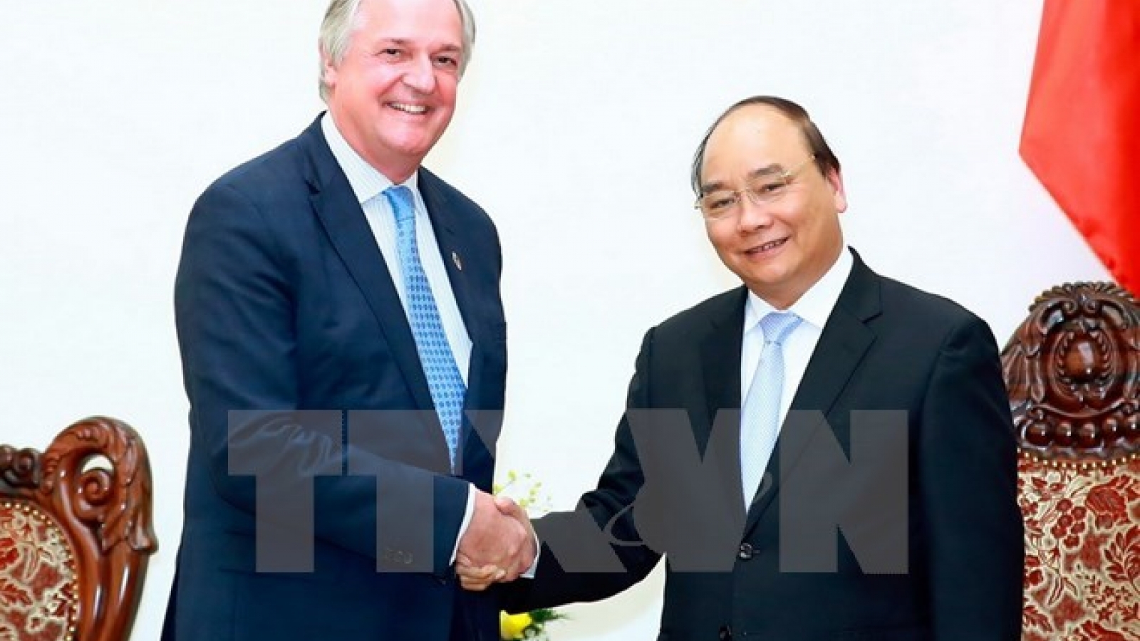 PM pledges favourable environment for foreign investors