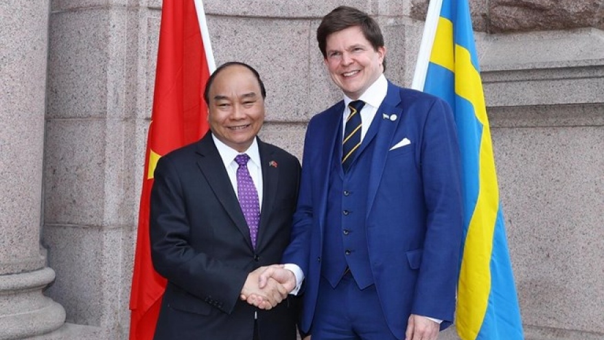 PM Nguyen Xuan Phuc meets Swedish parliament speaker