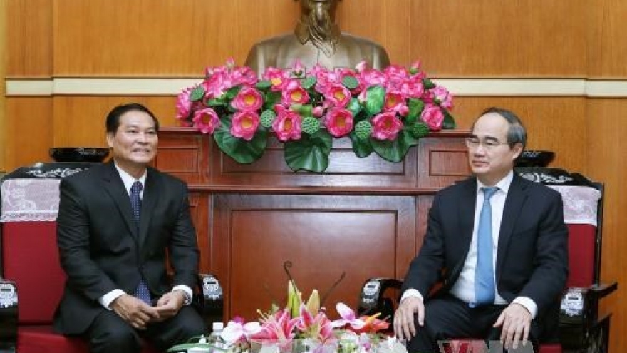 VFF President hosts Lao Front official