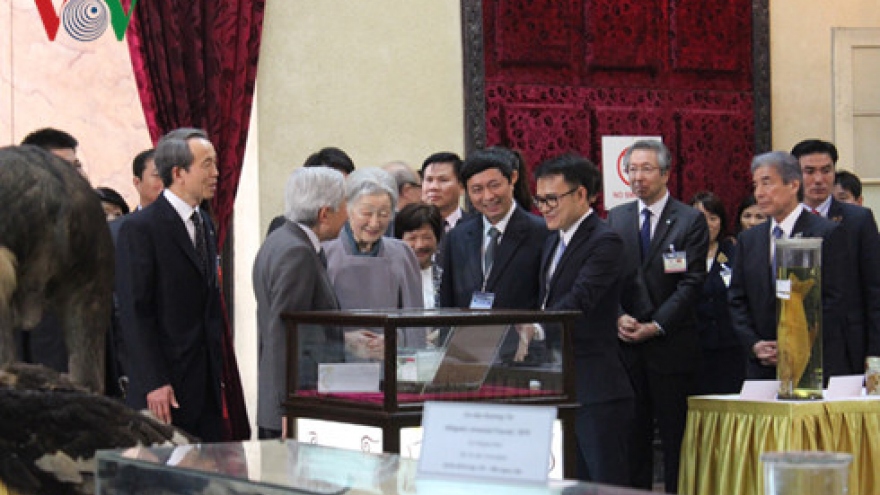 Japanese Emperor, Empress visit biology museum in Hanoi
