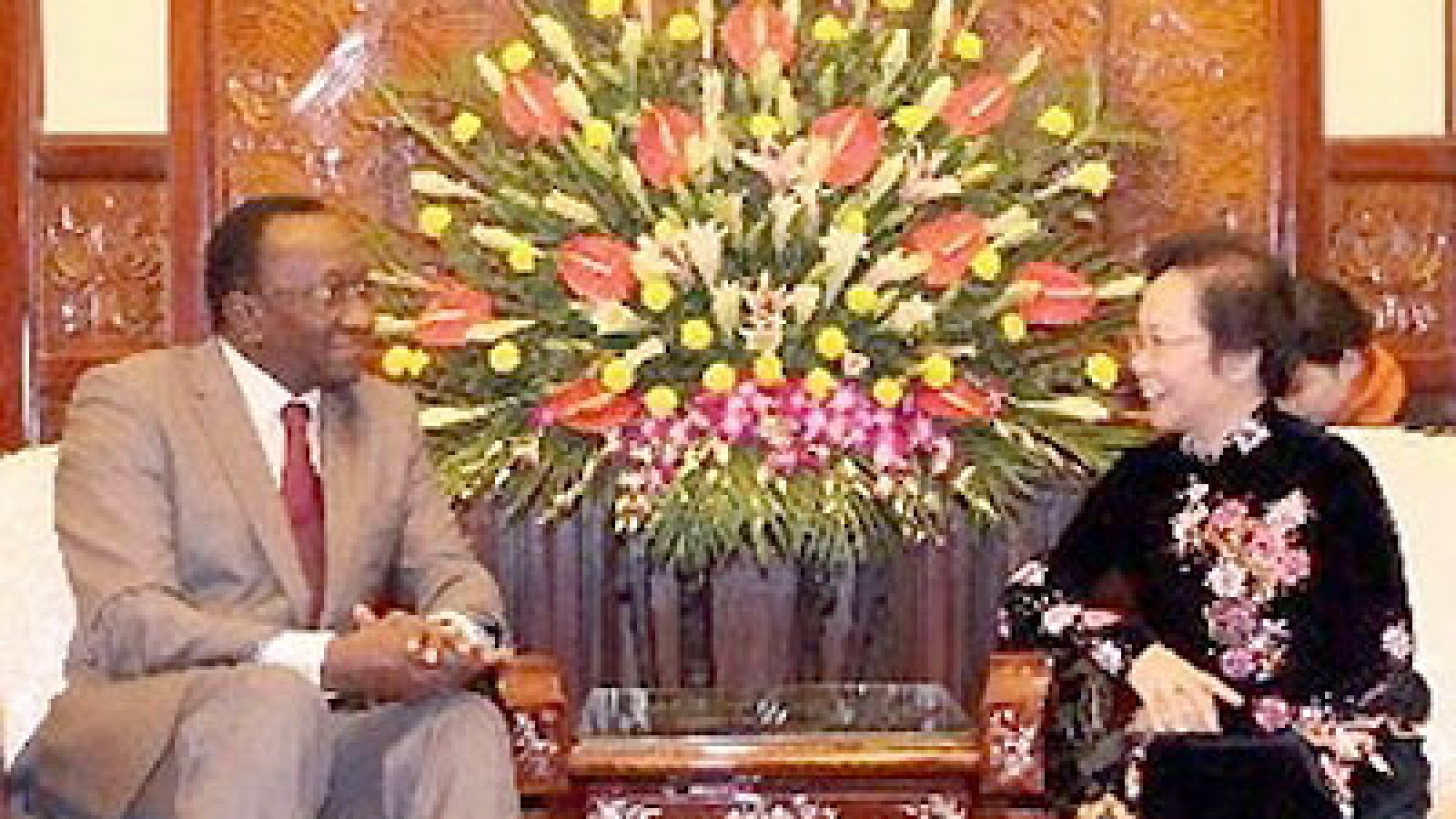 NA official hosts OIF Asia Pacific Director