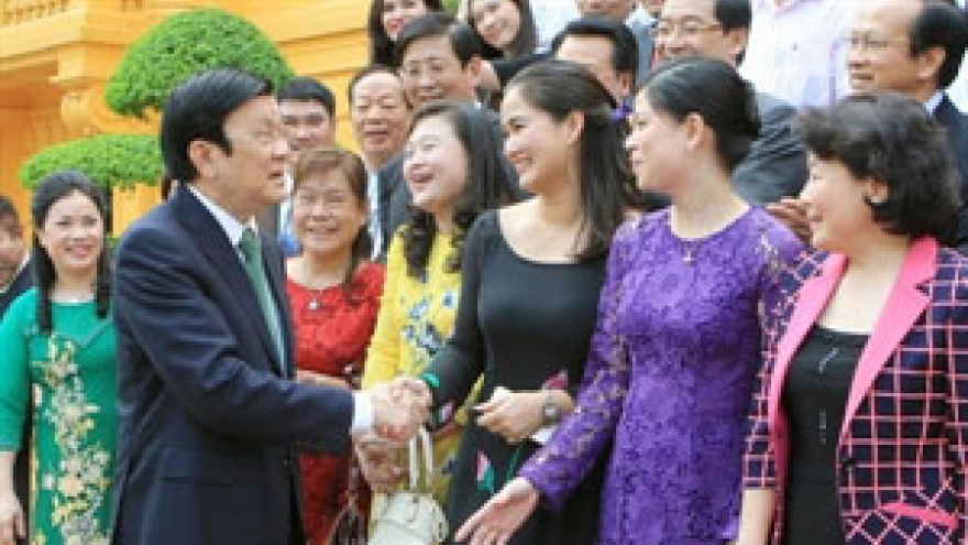 President meets exemplary Vietnamese entrepreneurs