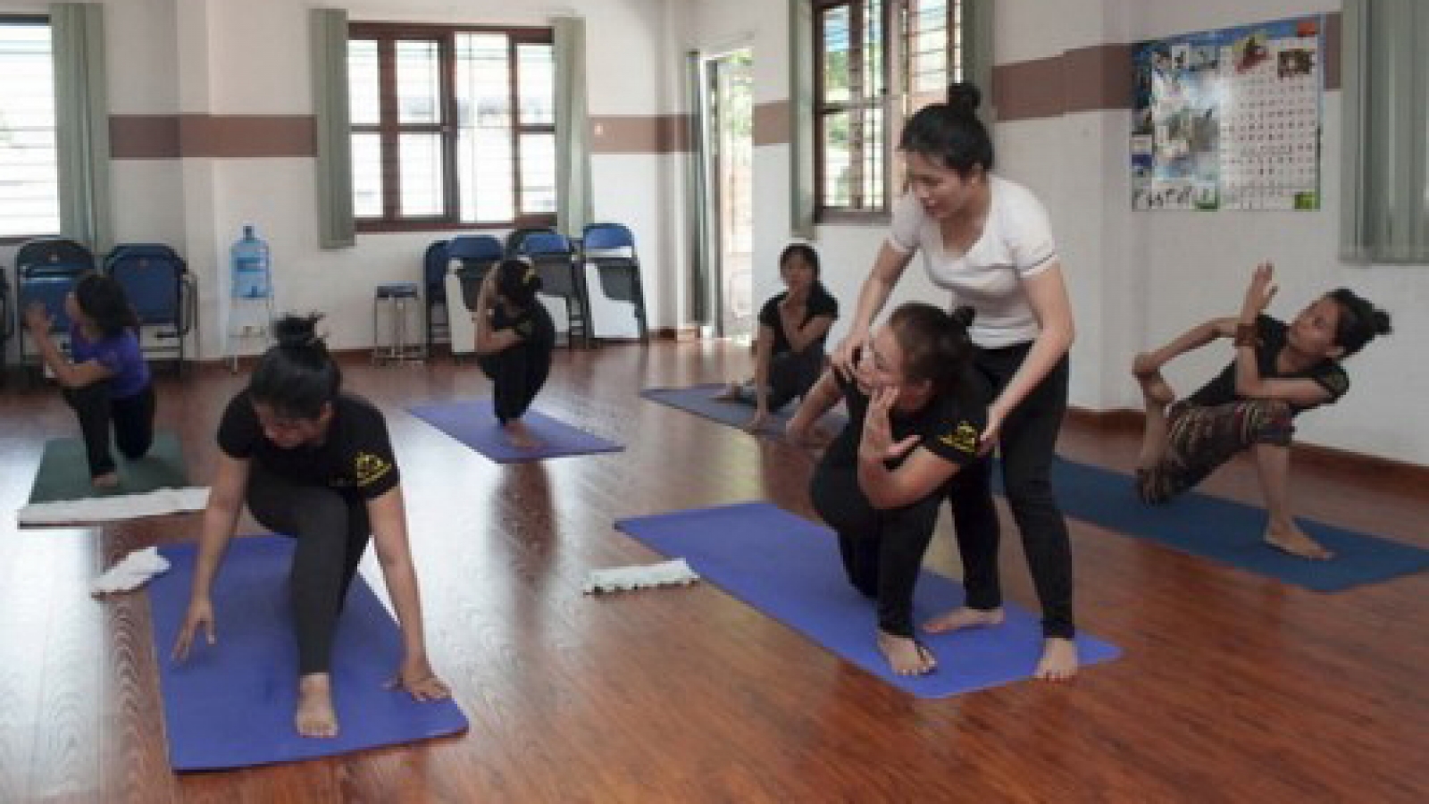 Young woman ‘exports’ Vietnamese yoga coaches