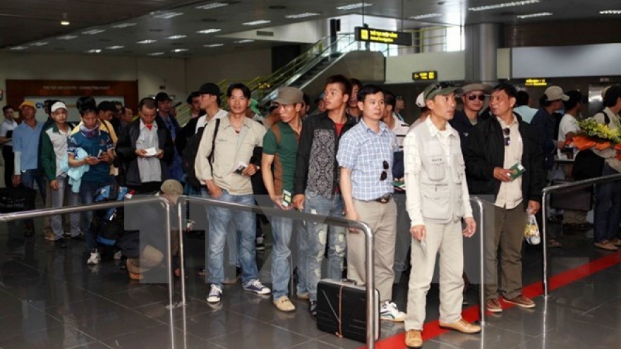 Vietnamese overseas agencies care for Vietnamese citizens