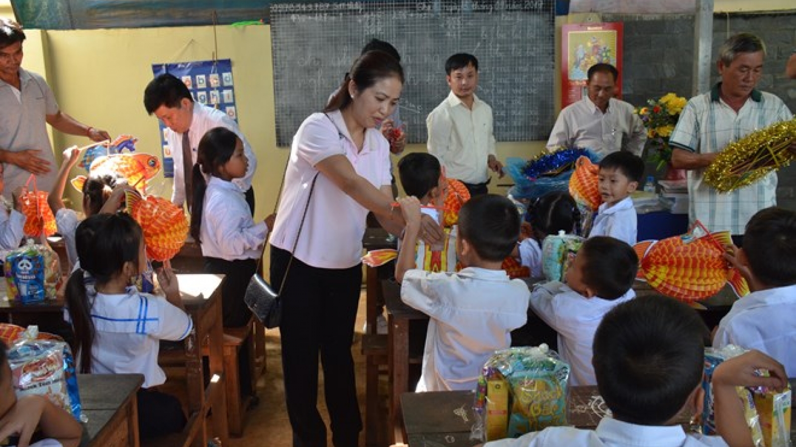 OVs in Cambodia build school for students in remote area