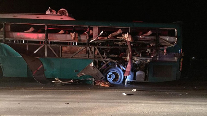 
        Bus explosion kills two in Bac Ninh 
                              