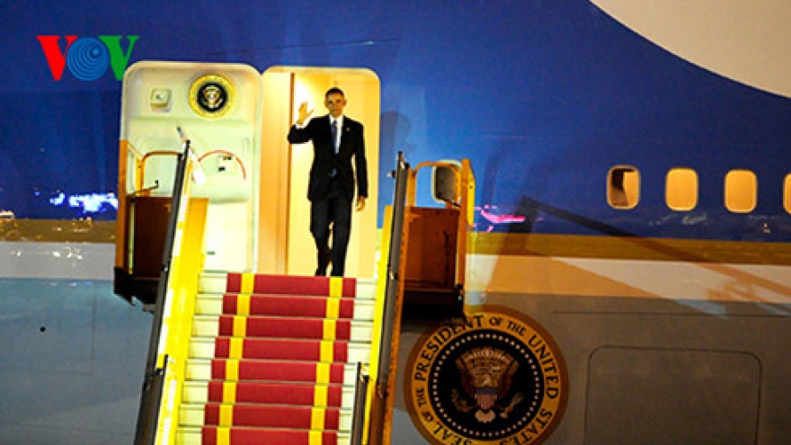In photos: President Obama arrives in Hanoi