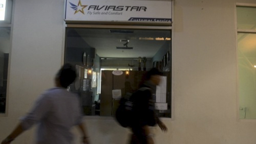 Indonesia resumes search on Sulawesi island for missing plane 