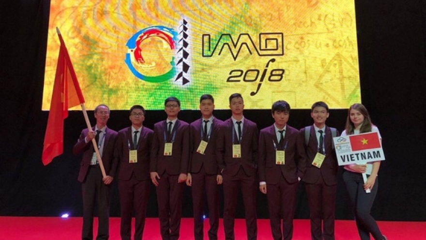 Vietnamese students win medals at Int’l Maths Olympiad