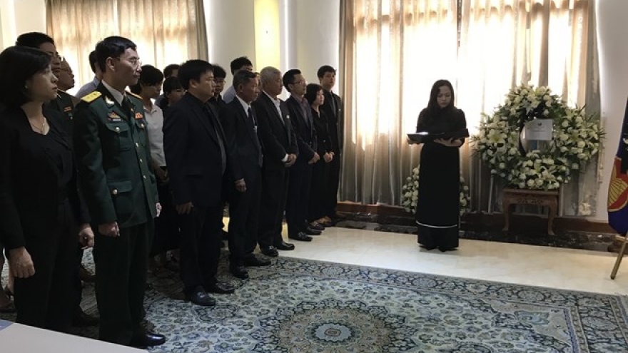 Overseas ceremonies pay homage to late PM Phan Van Khai