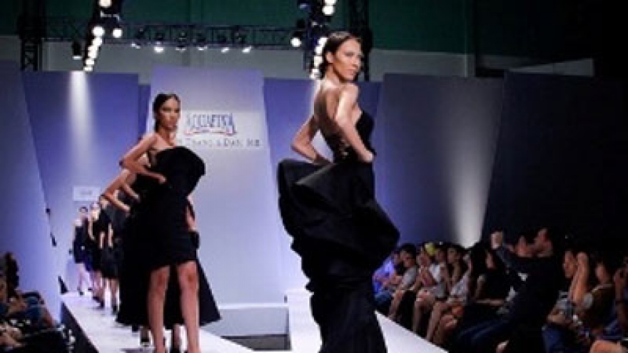 Vietnamese designer attends Fashion Week Paris 2013 