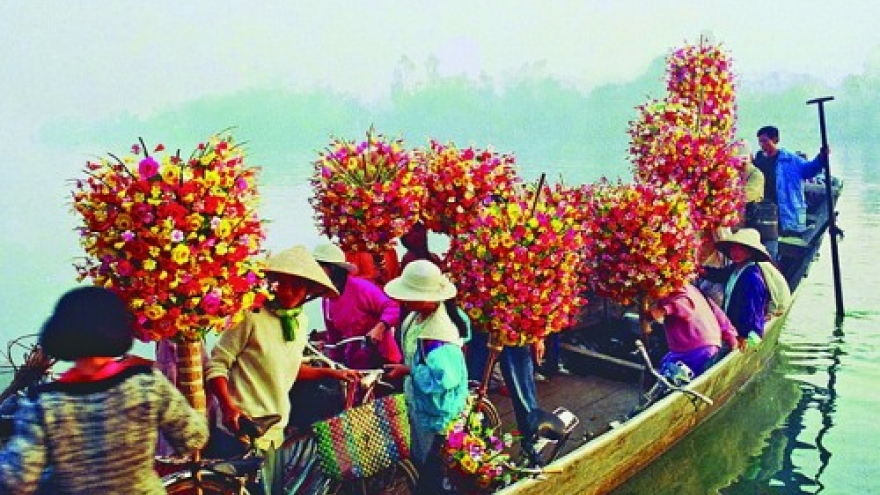 Tet markets in Vietnam’s Hue City, then and now