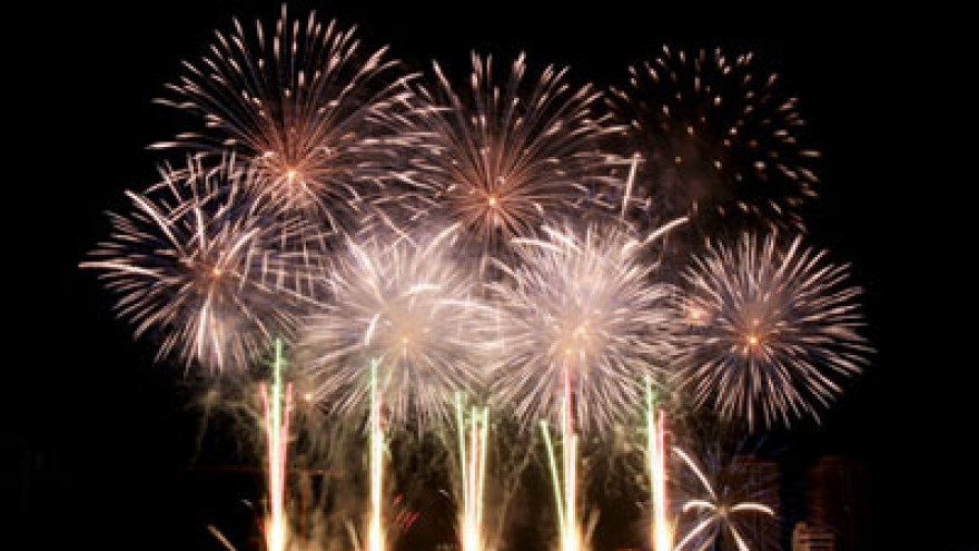 Fireworks displays to welcome Tet in Hanoi
