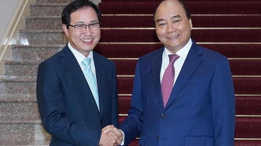 PM Phuc supports Samsung Vietnam’s expanded investment