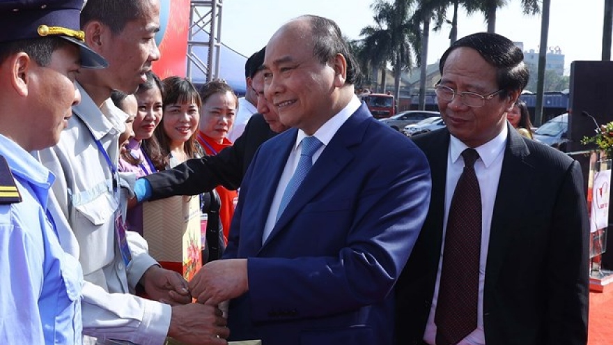 PM Phuc pays pre-Tet visit to workers in Hai Phong