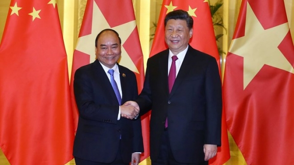 PM Phuc meets Chinese Party chief and President Xi Jinping in Beijing