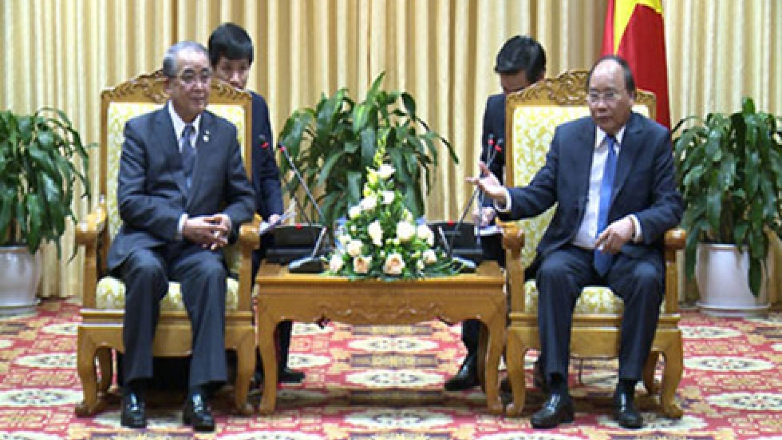 PM Phuc receives Nagasaki Governor