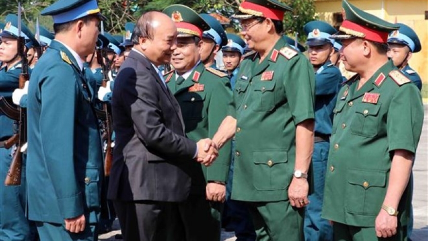 PM inspects combat readiness in Air Force Division 372 ahead of Tet