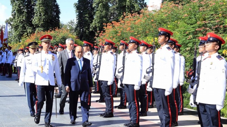 Singapore holds welcome ceremony for PM Phuc