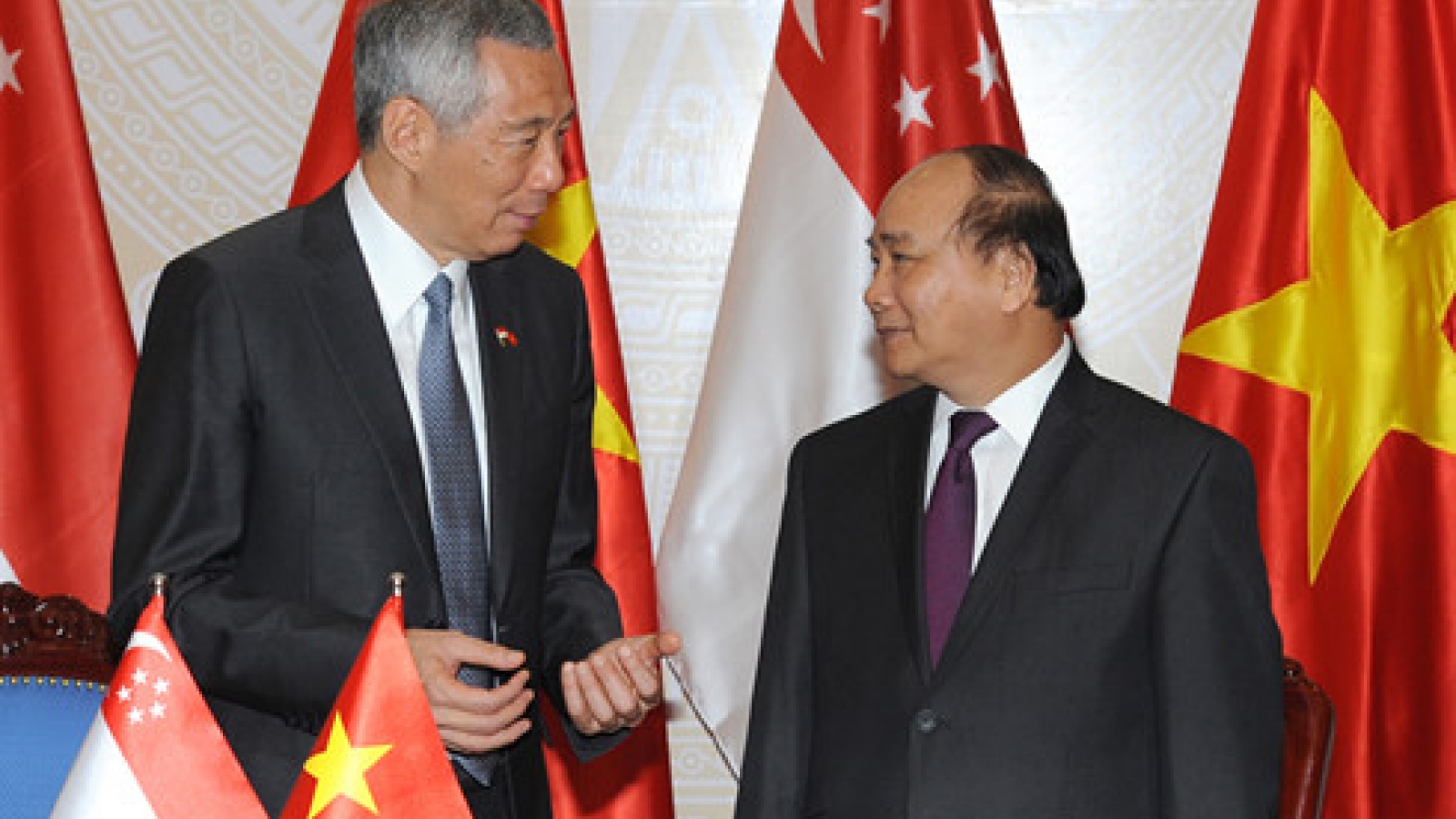 Vietnam, Singapore affirm importance of peace in East Sea