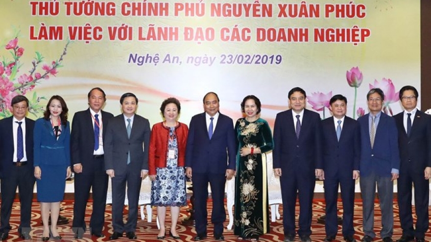 PM encourages investors in central province