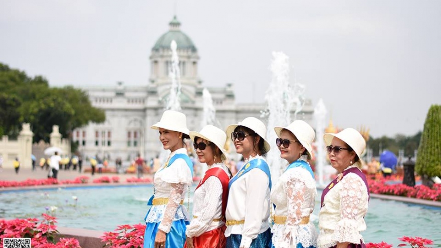 “Love and Warmth at Winter's End, the River of Rattanakosin” attracts visitors