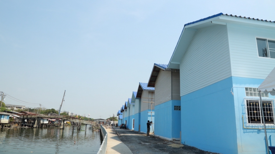 Govt improves Bangkok community with housing project