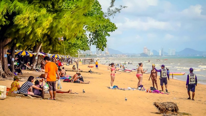 Smoking ban to keep tourists from getting intoxicated at beaches
