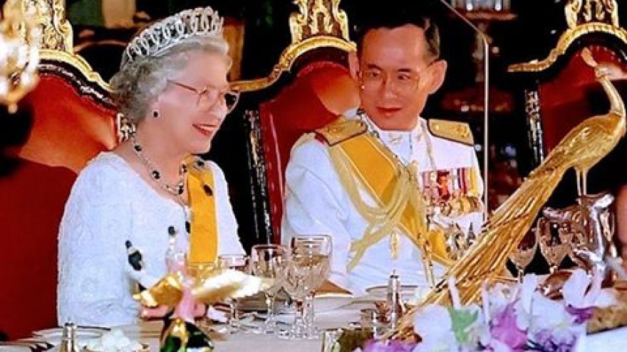 British monarch gives salutations to Thai King on anniversary of accession