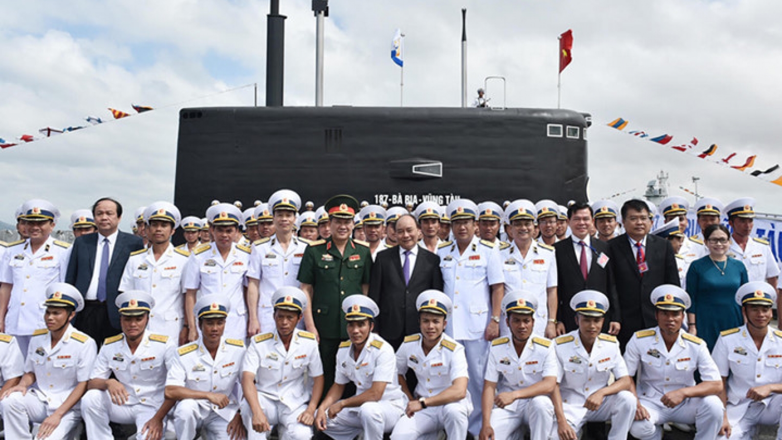 PM attends flag-raising ceremonies on submarines