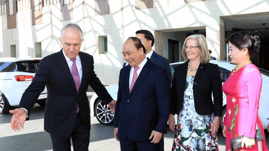 Solemn welcome ceremony for PM Phuc in Canberra