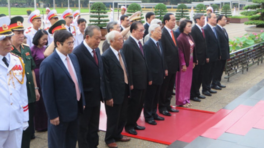 Party, State leaders pay tribute to President Ho Chi Minh