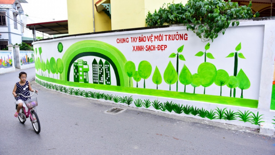 
        Street art rejuvenates Hanoi urban landscape
                          
                      