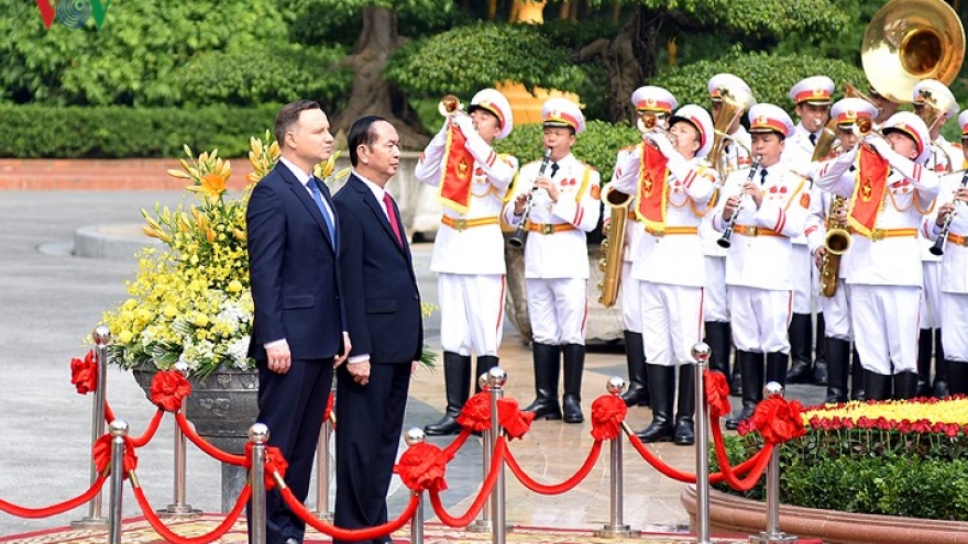 Polish President Duda cordially welcomed in Hanoi