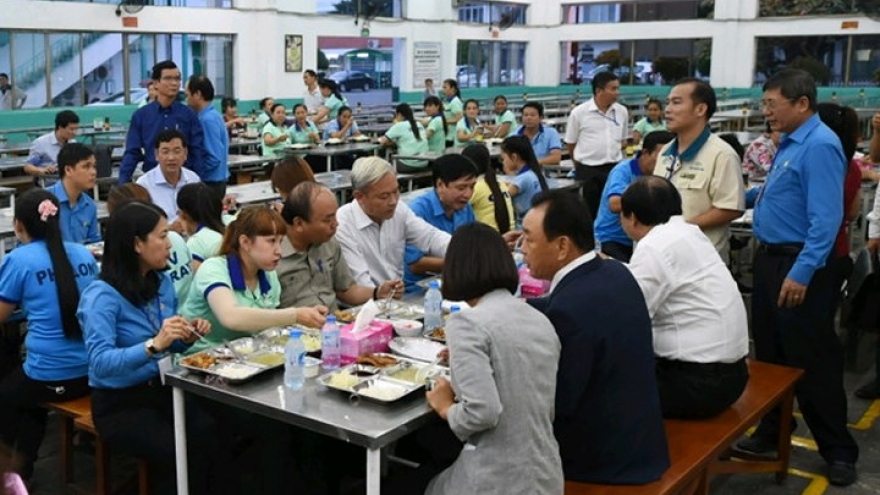 Senior leaders having meals with workers, poor people
