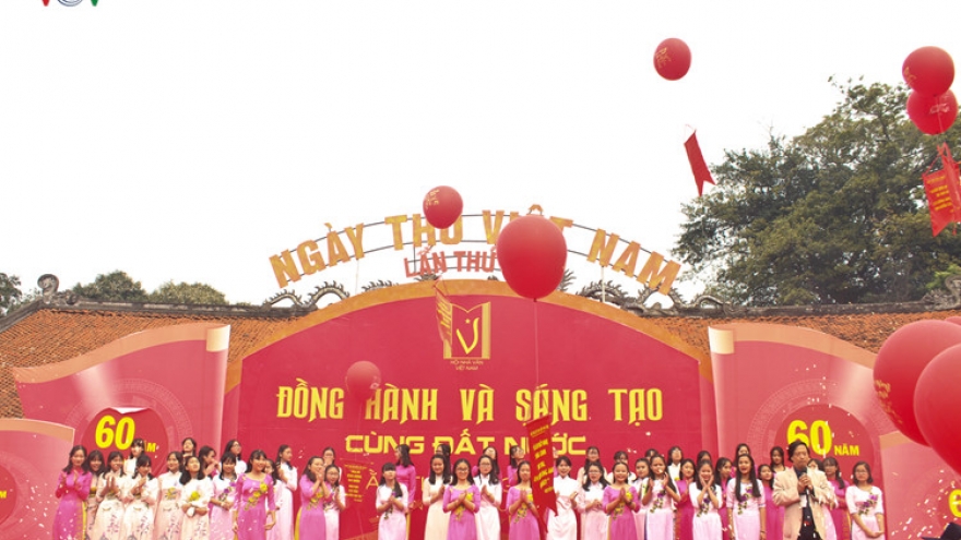 Hanoians celebrate Vietnam Poetry Day 