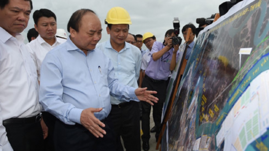 PM visits Cai Mep int’l port in Ba Ria - Vung Tau
