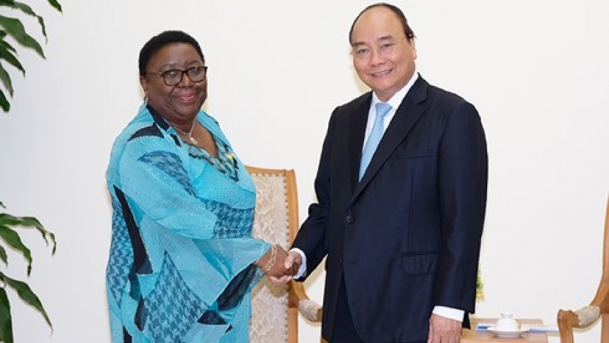 PM Phuc hosts Liberian, South African diplomats