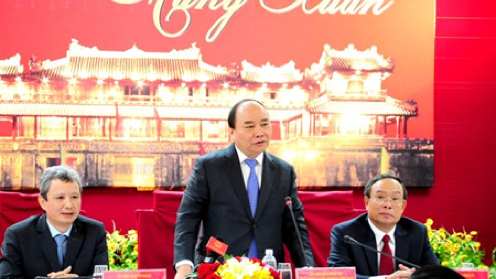PM Phuc pays Tet visit to Thua Thien Hue