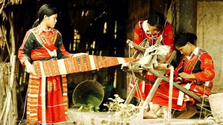 Pa Then women preserve traditional brocade weaving craft